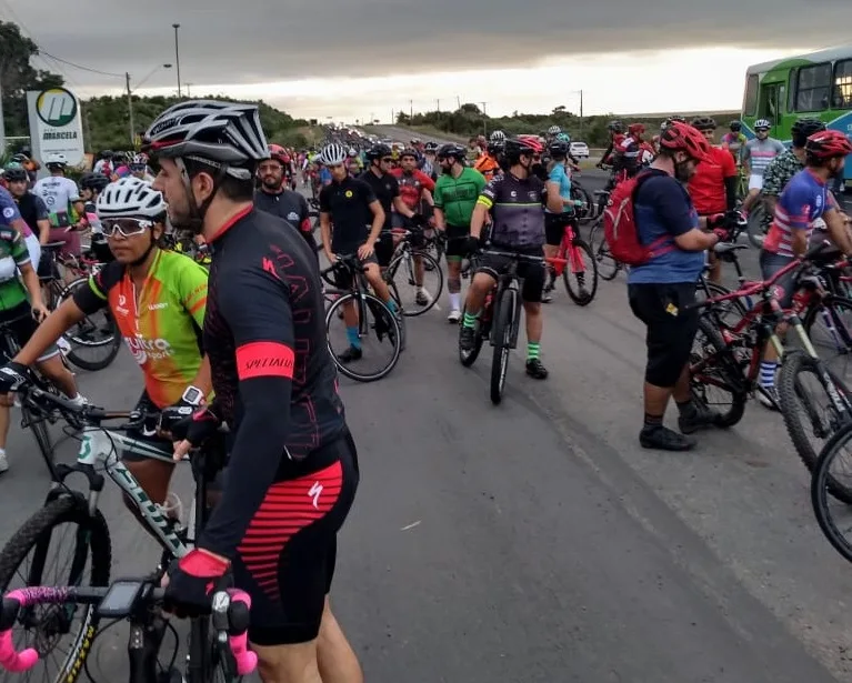 Após atropelamentos, ciclistas protestam por paz no trânsito em Vila Velha