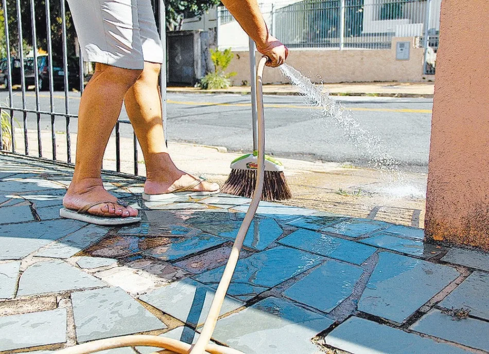 Com reservatórios baixos e captação no limite, Guaçuí vai multar quem desperdiçar água