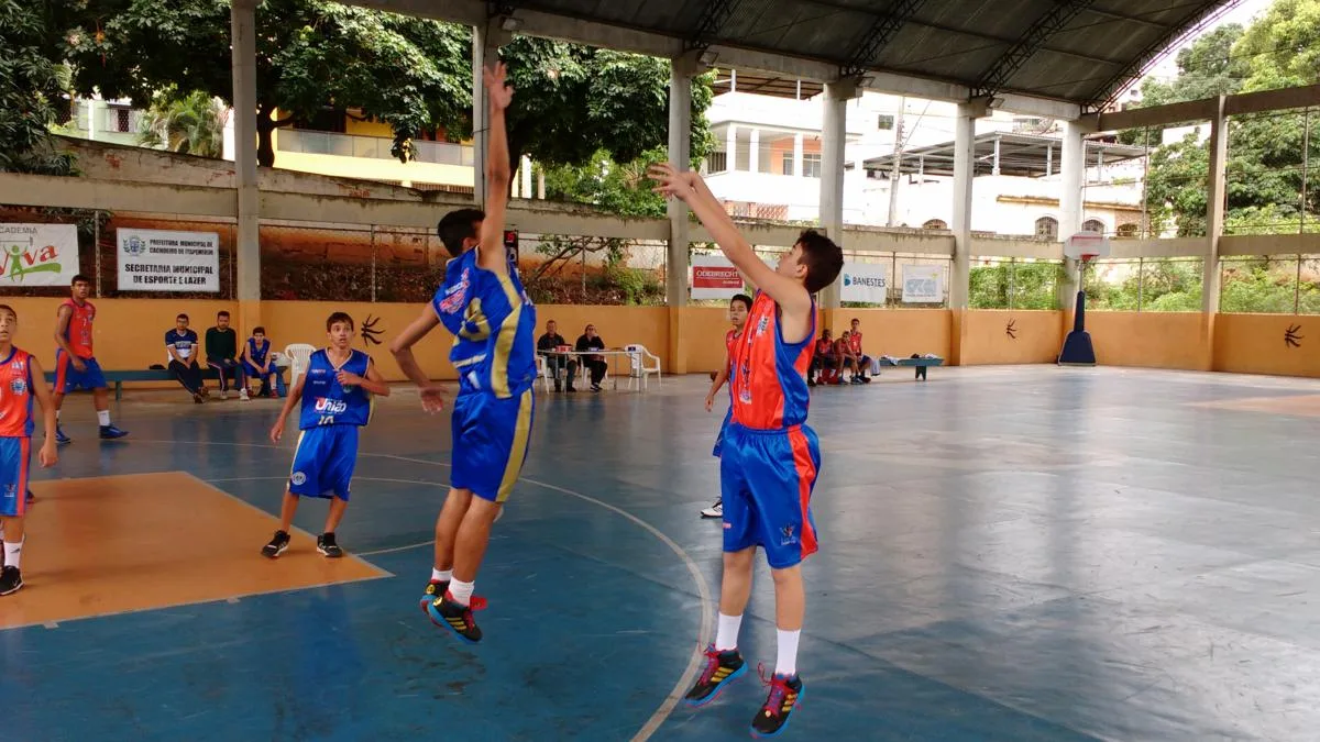 Equipe Sub15 de basquete a uma vitória de ser campeão Estadual em Cachoeiro