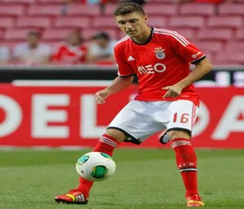 Guilherme Siqueira comemora chance da Quádrupla Coroa pelo Benfica