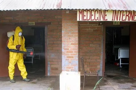 (FILES) This picture taken on December 16, 2001 shows a member of the health department of the Gabonese army spreading disinfectant at Mekambo hospital, after the arrival of people infected by the Ebola fever. The Ebola virus has been identified as the source of an outbreak of hemorrhagic fever in southern Guinea, the west African […]