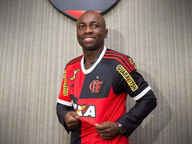 Armero é novamente regularizado e pode reforçar o Fla contra o Corinthians