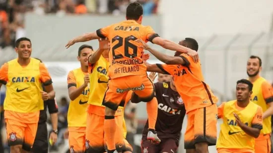 Corinthians empata com gol de Rodriguinho, que saiu do reserva para abrir vantagem