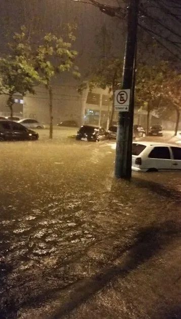 Chuva no ES: Seguro é obrigado a cobrir prejuízos de carros após alagamentos