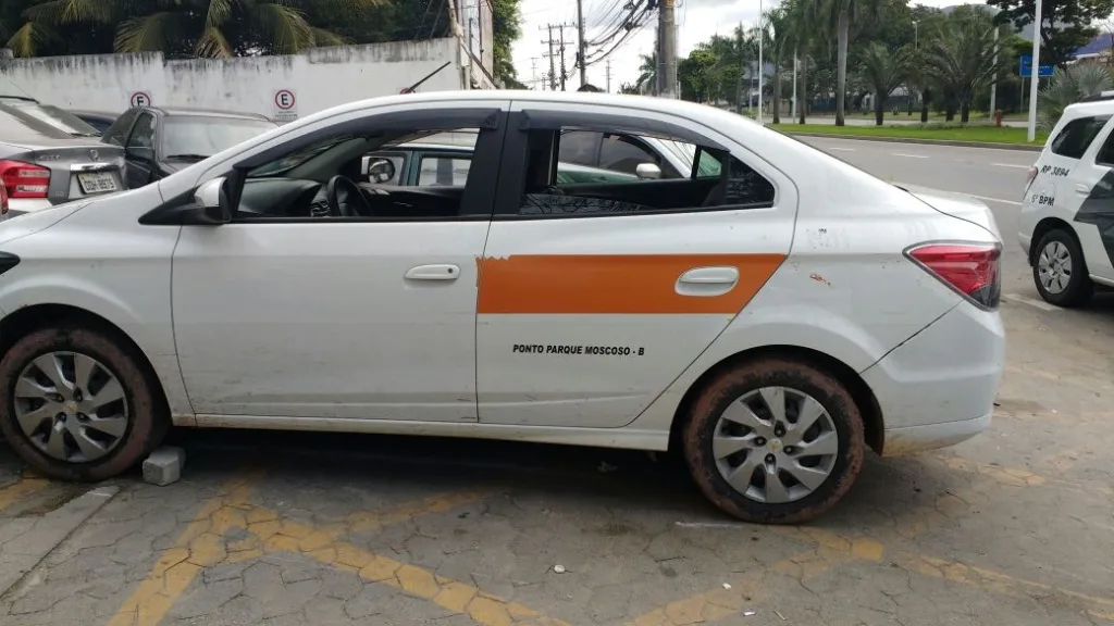 Taxista tem carro levado após ser assaltado por três indivíduos que solicitaram corrida para Jacaraípe