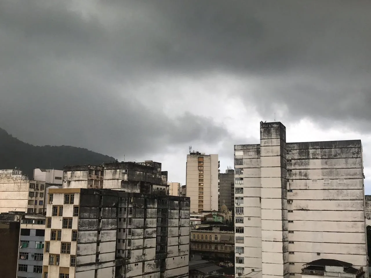 Instituto emite alerta de chuva para mais de 50 municípios do ES