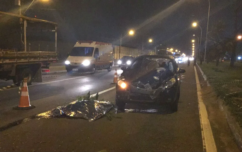 Ciclista morre após ser atropelado por carro de passeio na Serra