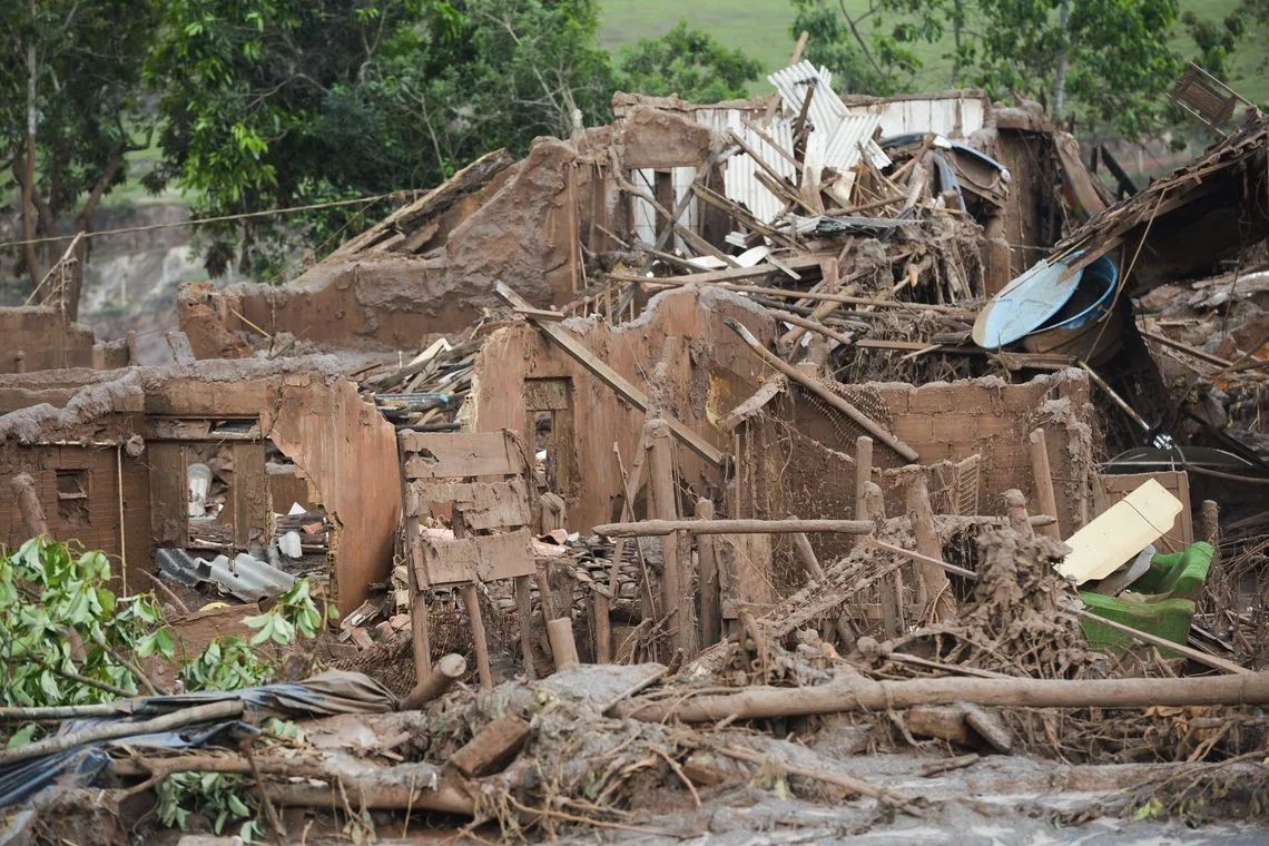 Mariana (MG) – Distrito de Bento Rodrigues, em Mariana (MG), atingido pelo rompimento de duas barragens de rejeitos da mineradora Samarco (Antonio Cruz/Agência Brasil)