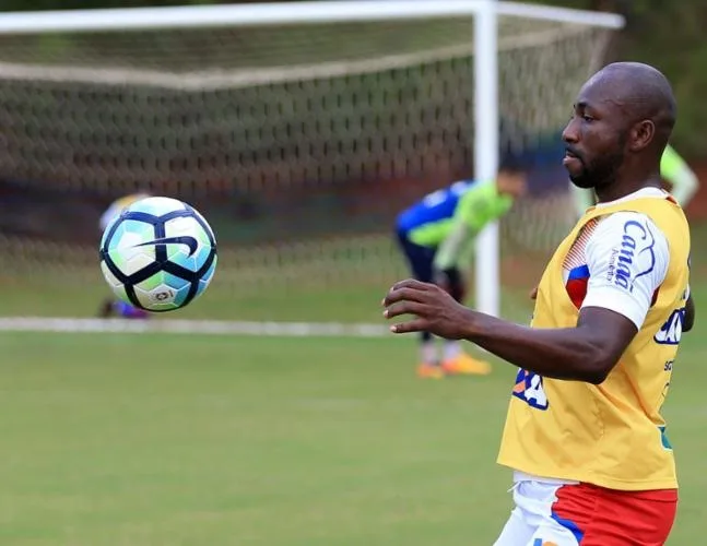 Sem Armero, Bahia desafia a Ponte Preta para encerrar jejum de vitórias