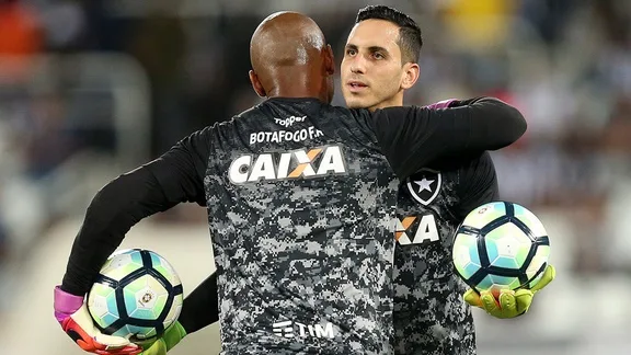 Com Jefferson e Gatito, Jair faz mistério no Botafogo para decisão