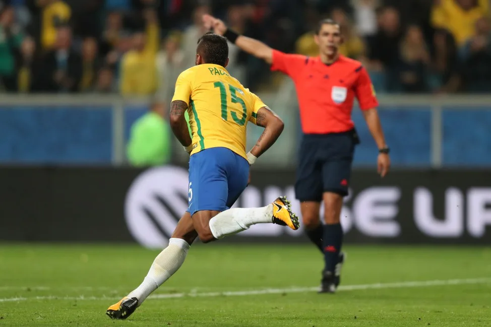 Paulinho é poupado no último treino da seleção brasileira em Sochi