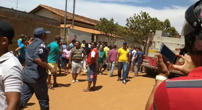 Guarda ateia fogo em creche e mata crianças no norte de Minas Gerais