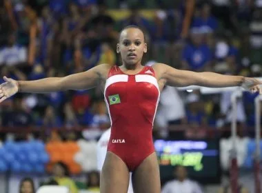 Rebeca falha, mas estreia na Copa do Mundo de Ginástica com medalha nas barras