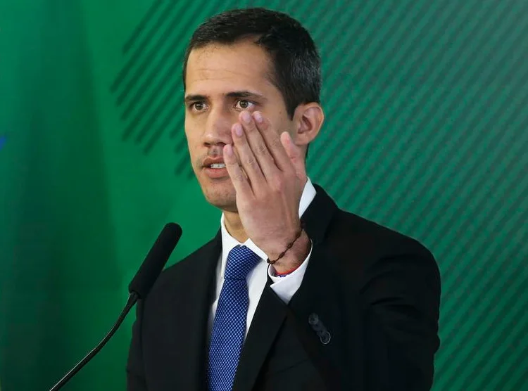 O autoproclamado presidente interino da Venezuela, Juan Guaidó, fala durante encontro com o presidente Jair Bolsonaro, no Palácio do Planalto.