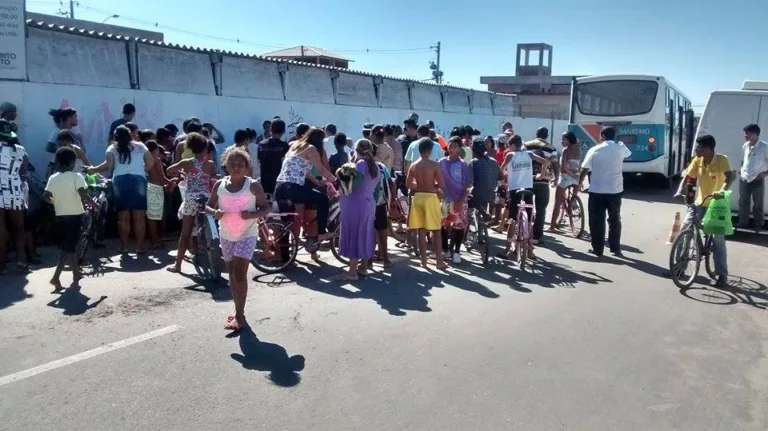 Criança é atropelada a caminho da escola em Vila Velha