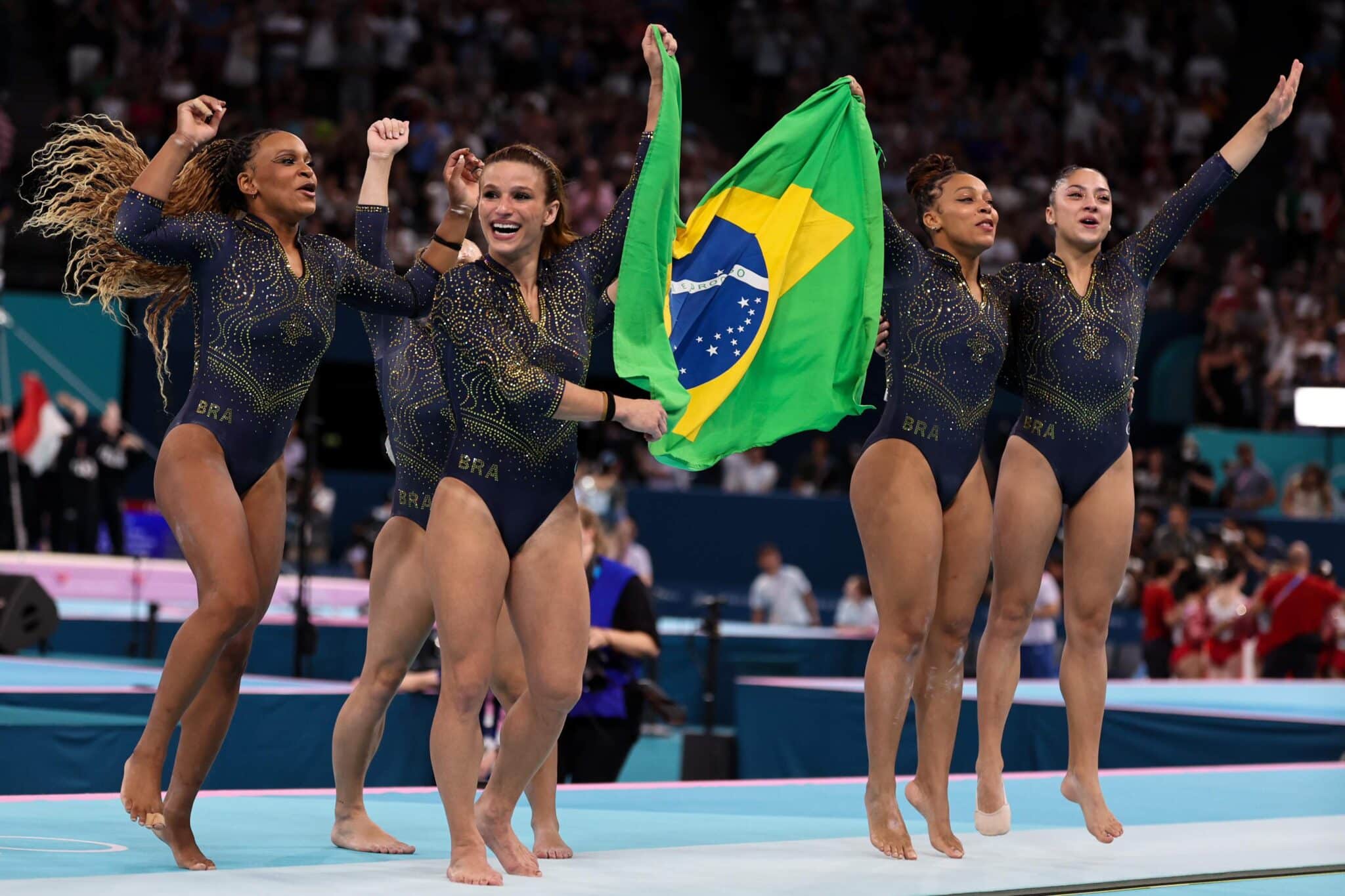 Equipe brasileira feminina de ginástica artística conquistou o bronze em Paris. Foto: Miriam Jeske/COB