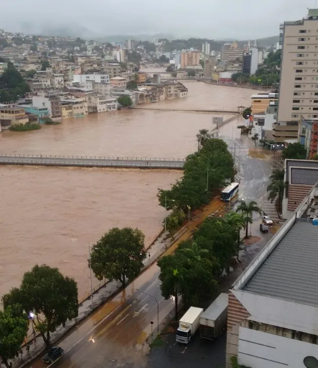 Vídeos registram estragos causados por fortes chuvas no sul do Espírito Santo. Assista!