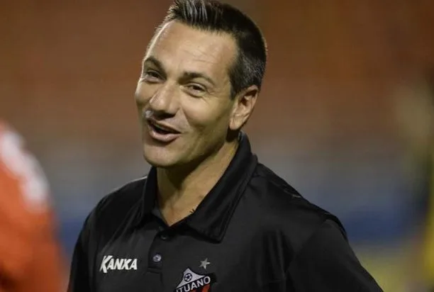 Vasco apresenta Doriva como novo técnico à tarde