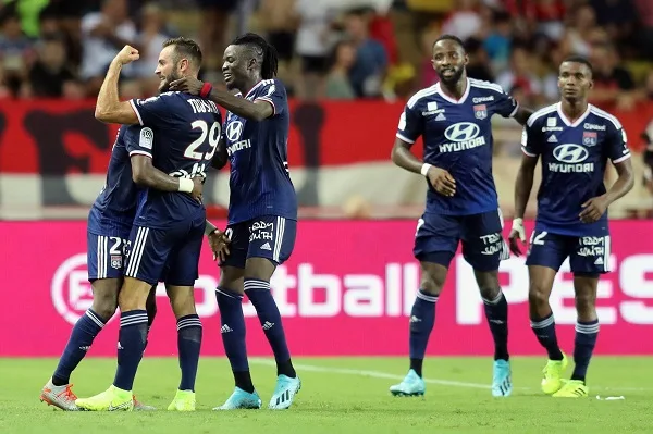 Na estreia do técnico Sylvinho, Lyon bate Monaco por 3 a 0 na abertura do Francês