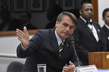 O deputado Jair Bolsonaro durante sessão do Conselho de Ética da Câmara dos Deputados que instaurou nesta terça-feira (16) processo por quebra de decoro contra o deputado (Wilson Dias/Agência Brasil)