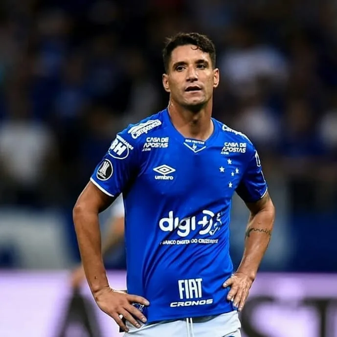 Torcedores do Cruzeiro ameaçam Thiago Neves de morte em conversa com presidente