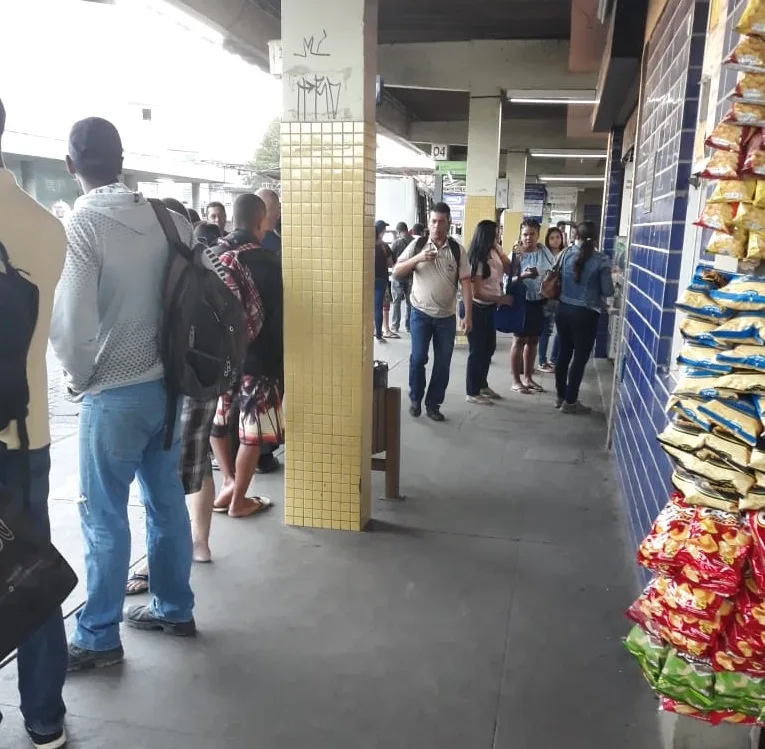 No segundo dia de greve dos rodoviários, passageiros lotam terminais da Grande Vitória