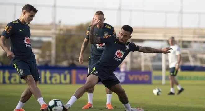 Seleção brasileira já está em São Paulo para estreia na Copa América