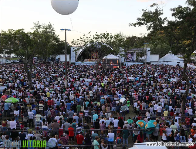 Shows e efeitos especiais marcam missa de encerramento da Festa da Penha 2014