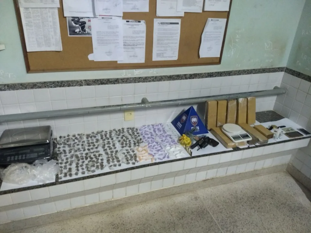 Uma pessoa é presa e mais de 6kg de droga são apreendidos em Guarapari Uma pessoa é presa e mais de 6kg de droga são apreendidos em Guarapari