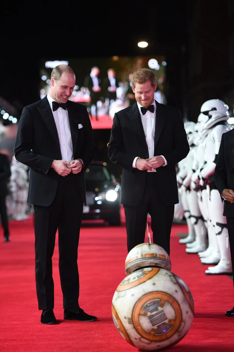 Príncipes William e Harry participam de première de 'Star Wars: Os Últimos Jedi'