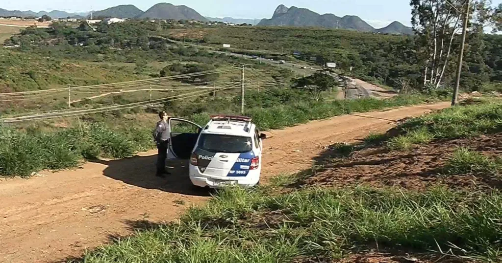 Jovem é assassinado com mais de 30 tiros na BR 101 na Serra Jovem é assassinado com mais de 30 tiros na BR 101 na Serra