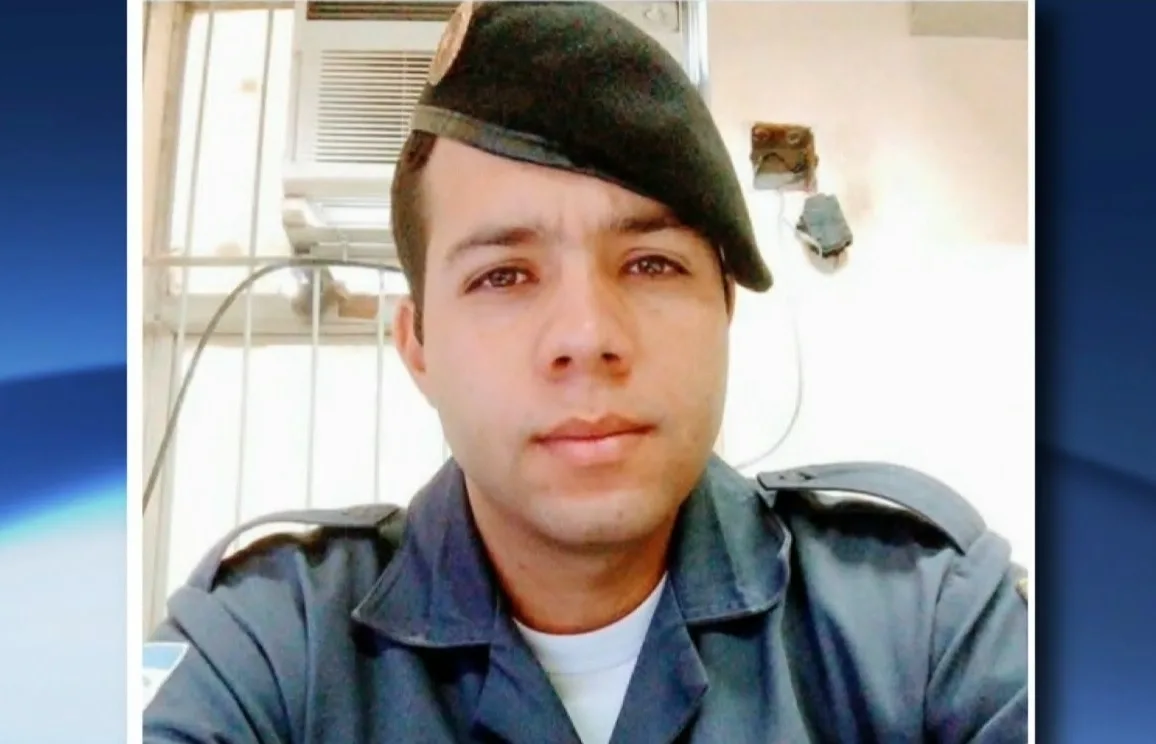 Enterro de soldado da PM é marcado por comoção e honras militares em Colatina