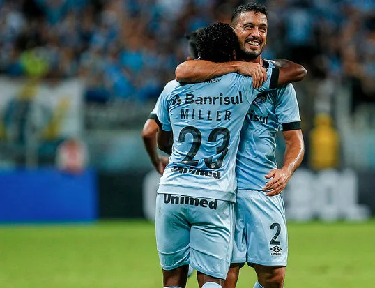 Grêmio toma sufoco, mas derrota Iquique por 3 a 2 e lidera grupo na Libertadores