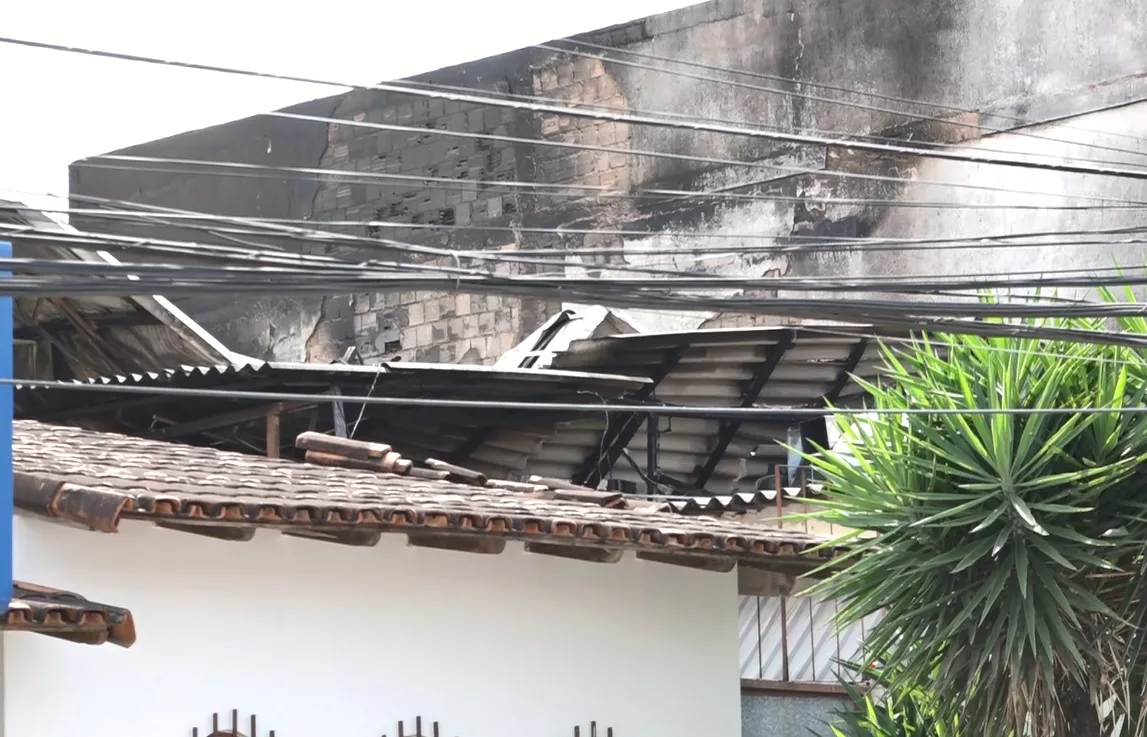 Incêndio durante a madrugada interdita padaria de Jardim Camburi