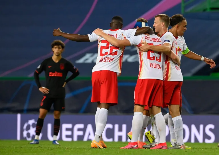 RB Leipzig vence Manchester United, vai às oitavas e classifica o PSG