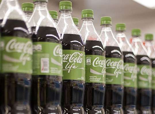 Tudo verde! Coca-Cola deixa vermelho de lado e lança novo rótulo