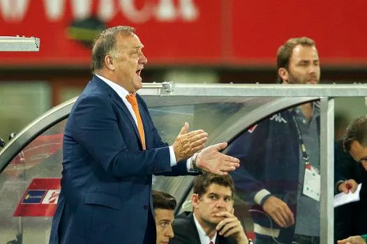 Holanda confirma acerto e Advocaat comandará seleção pela 3ª vez