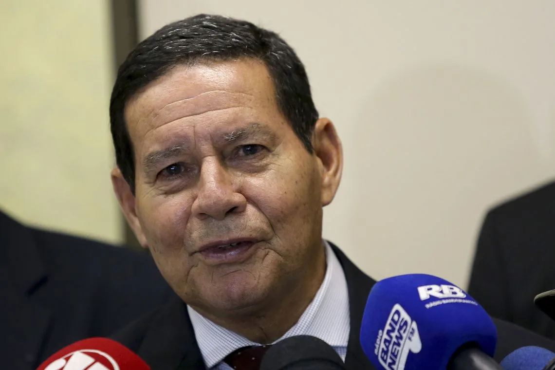 O vice-presidente da República, general Hamilton Mourão, fala à imprensa.