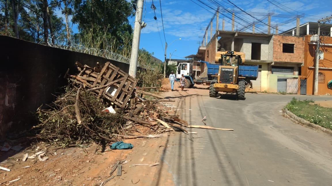 Quantidade de lixo retirada de rua em bairro de Cachoeiro impressiona