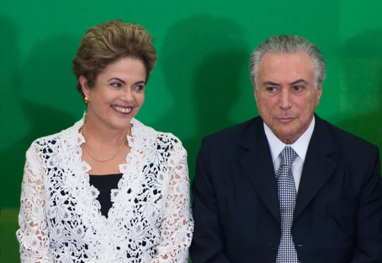 Brasília – Presidenta Dilma Rousseff durante cerimônia de posse dos novos ministros, no Palácio do Planalto (Fabio Rodrigues Pozzebom/Agência Brasil)