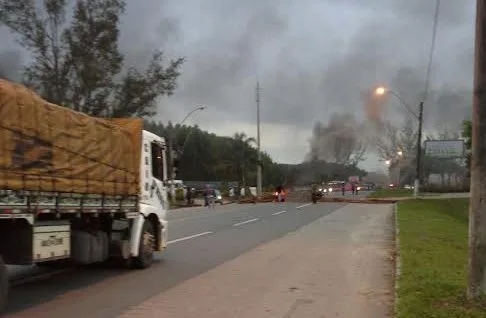 Manifestação deixa pista totalmente interditada em São Mateus