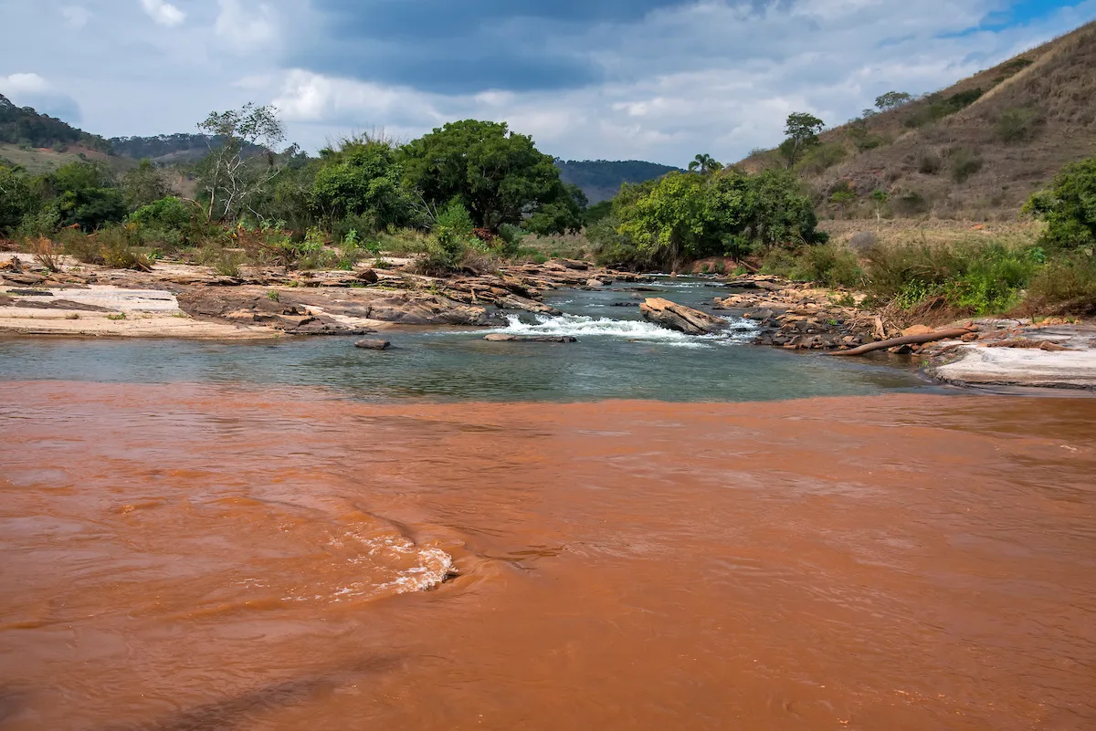 Lama de rejeitos não atingirá Rio Doce, dizem prefeituras de Linhares e Colatina