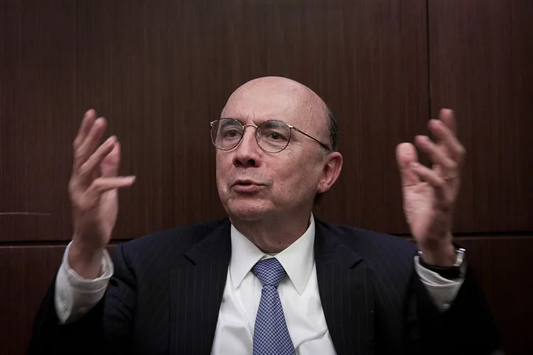 SÃO PAULO, SP, BRASIL, 07-11-2011: Ex-presidente do Banco Central, Henrique Meirelles em entrevista para Folha de SP.