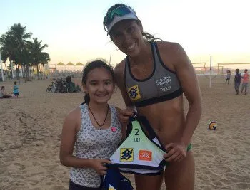 Campeã do vôlei de praia, Lili desembarca em Vitória para Open de vôlei de praia