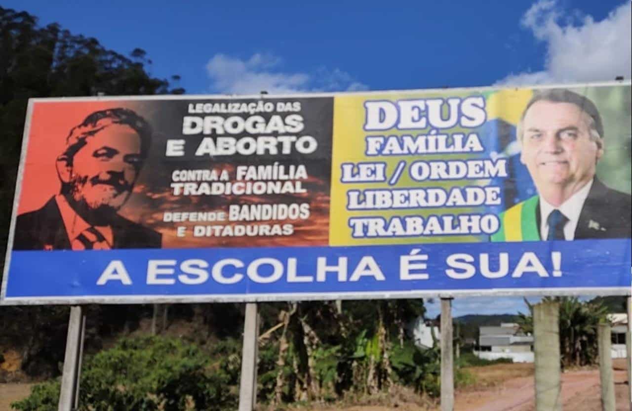 Outdoor configura propaganda eleitoral irregular e foi derrubado