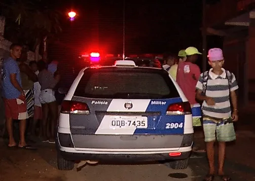 Jovem é assassinado na frente de igreja em bairro de Cariacica