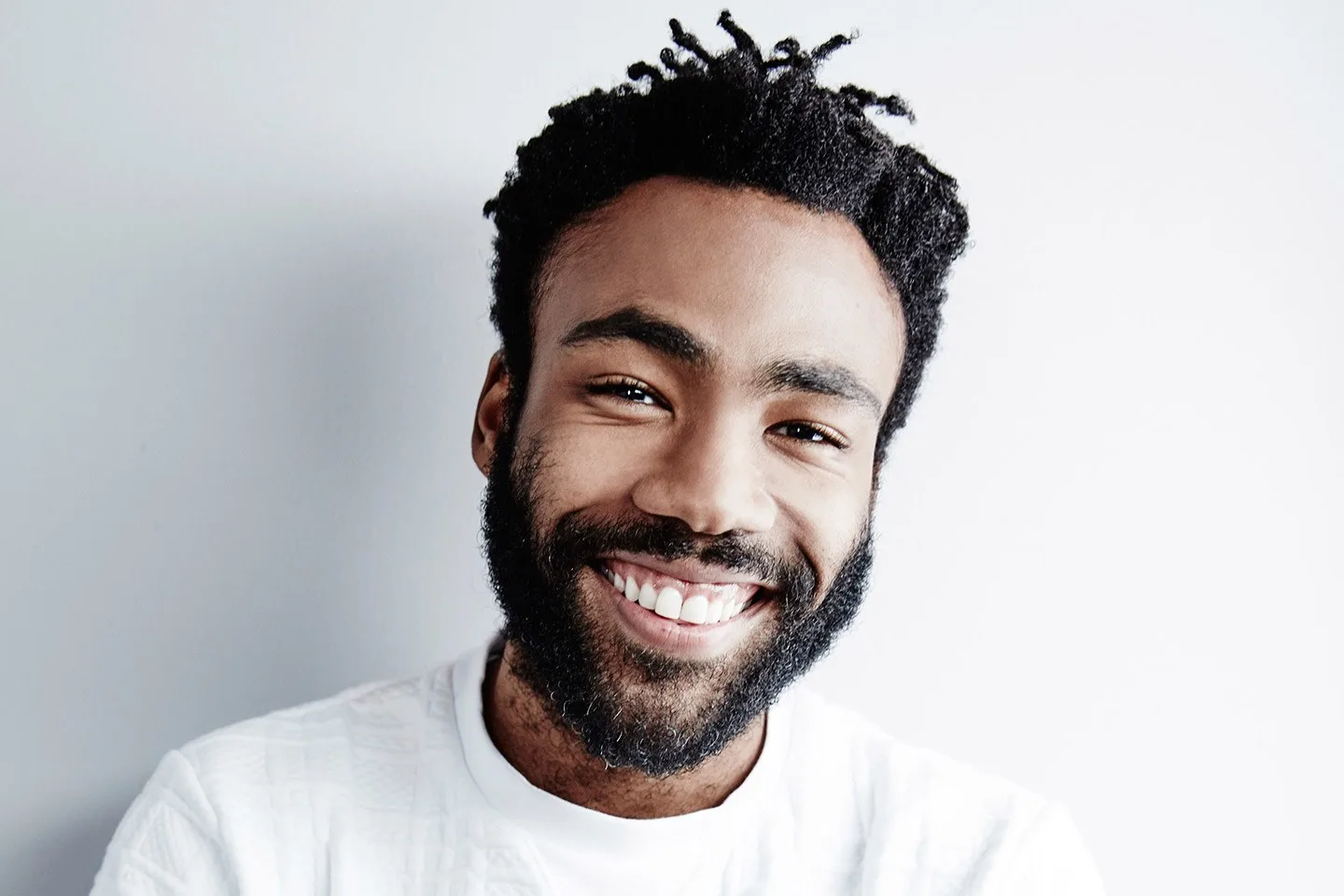 Donald Glover se torna primeiro negro a vencer Emmy de melhor diretor de comédia