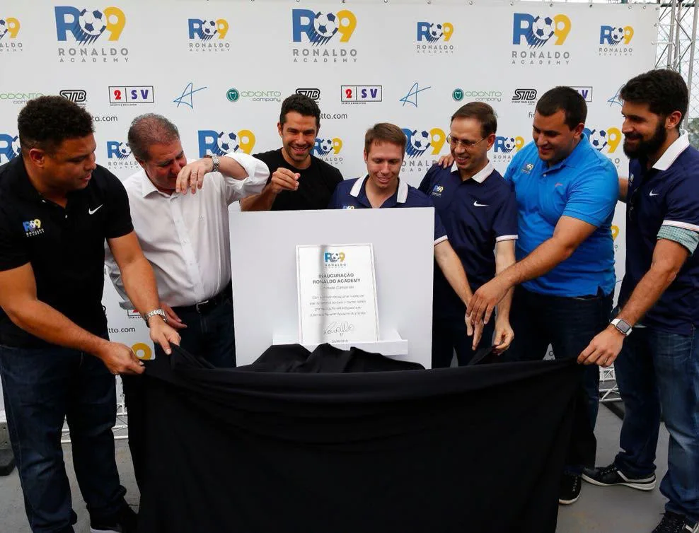 Caráter social: Ronaldo Fenômeno inaugura escolinhas de futebol para formar futuros craques