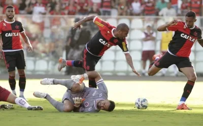 Flamengo treina com Pará na lateral esquerda para duelo com o Figueirense