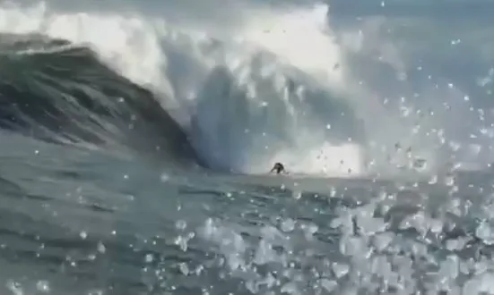 VÍDEO | Surfistas capixabas registram ondas de 10 metros no mar da Praia da Costa